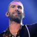 Celoteh Netizen Soal Adam Levine Buka Baju di Super Bowl