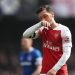 Ditarik Keluar Lapangan, Mesut Ozil Lempar Jaket