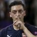 Mesut Ozil Diadang Perampok Berpisau di London